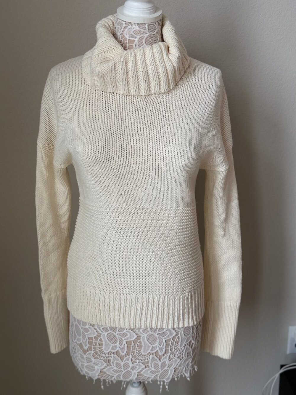 🤍 GAP Ivory Chunky Knit Cowl Neck Sweater – Small